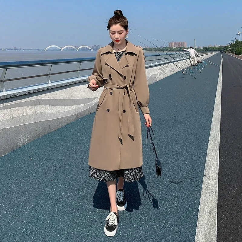 Женский плащ средней длины с поясом темно-хаки черная верхняя одежда