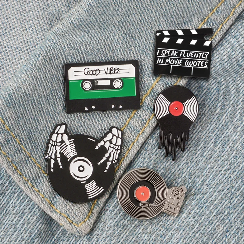 

CD Gramophone Vinyl Record Pins Skull Fingers Tape Pins Backpack Clothing Accessories Alloy Enamel Lapel Pins Brooches Badge