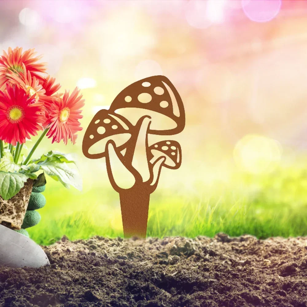 Украшение садового гриба — великолепный большой металлический кол