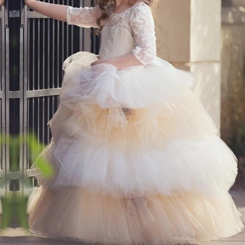 

Modest Baby Kids Long Sleeve Flower Girl Dresses For Wedding Party Jewel Neck Ruffle Lace Tiered First Communion Princess Gown