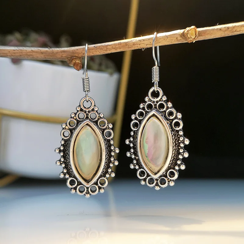 

Vintage Shell Moonstone Pendant Earrings Women's Jewelry Metal Silver Color Engraved Round Earrings Gifts for Women