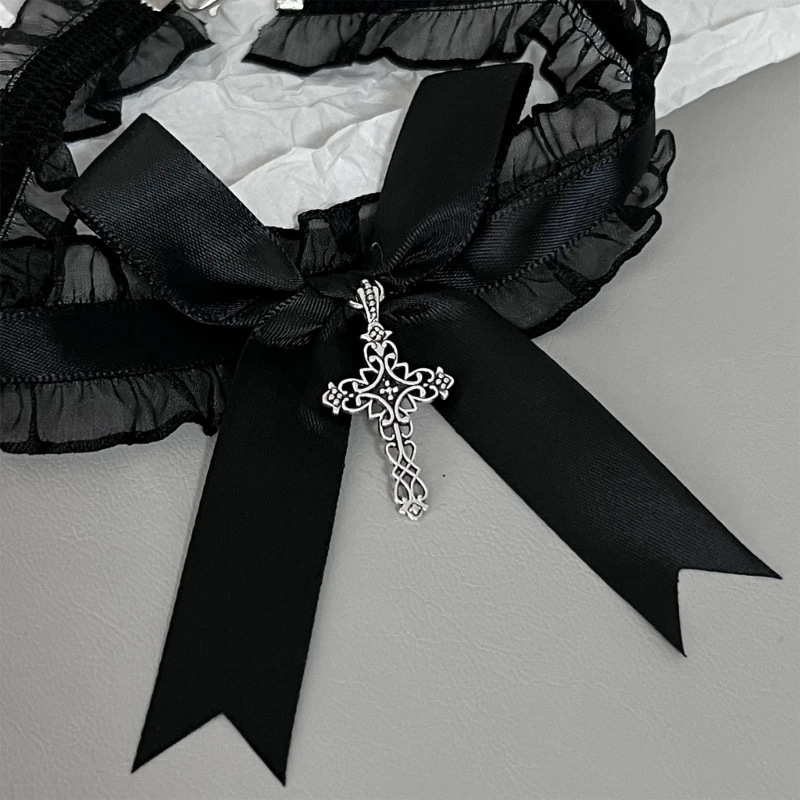 Кружевное ожерелье с рюшами