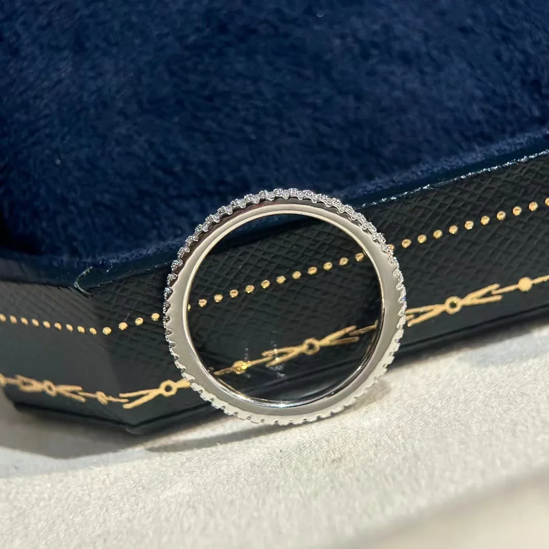 Женское кольцо из серебра 925 пробы с фианитом 3 А