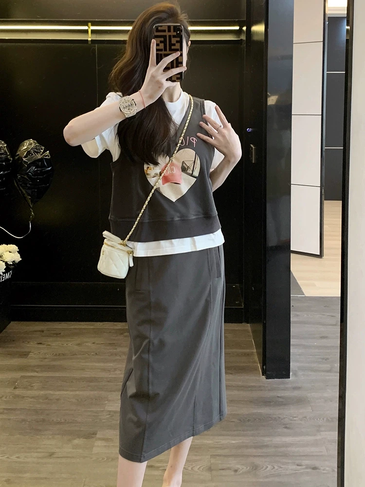 

2023 Korean Version Fake Two-Piece Round Neck Top Fashion Half Skirt Set Women Summer Casual Sports Loose Two-Piece Set