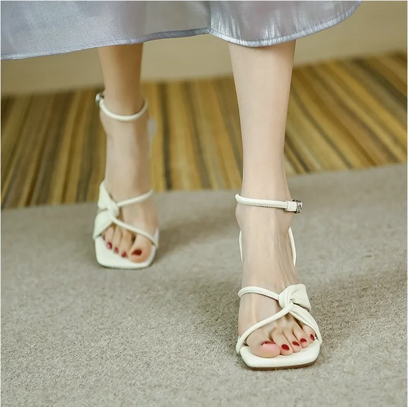 

Босоножки женские на тонком каблуке, Модные дышащие однотонные туфли в Корейском стиле, с ремешком на щиколотке, высокий каблук