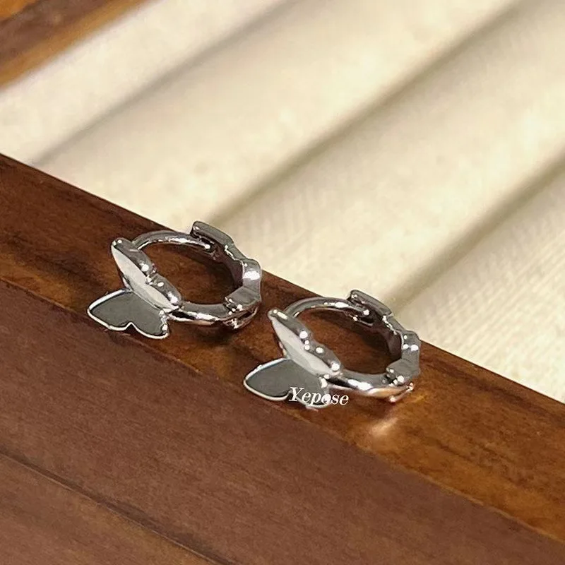 Милые романтические серьги-кольца с бабочками для женщин простой стиль полые