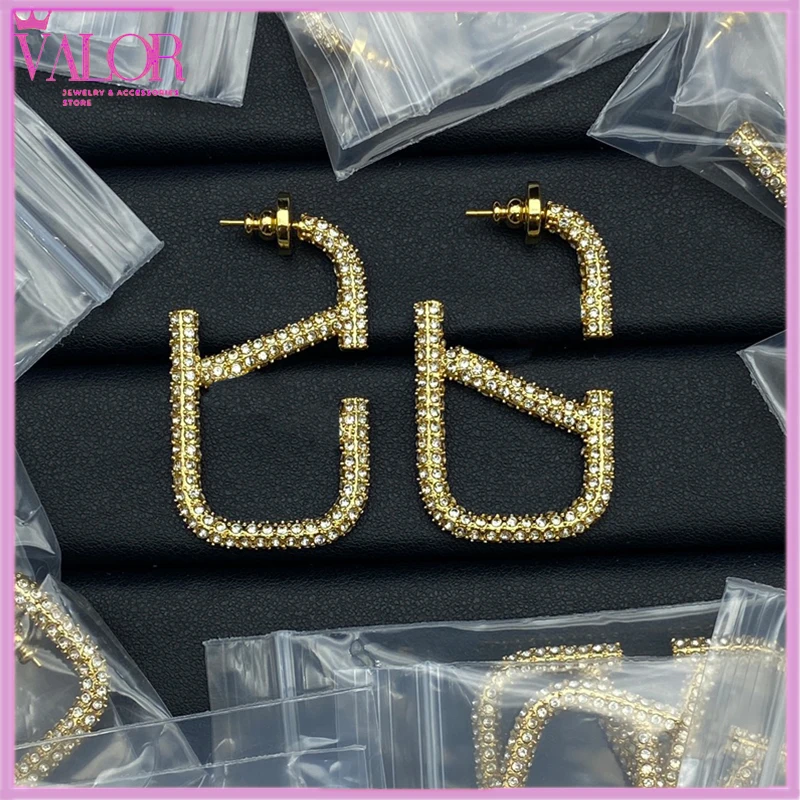 

Premium Valor New In Advanced Version High Quality European Gold Silver Glossy Letter Studs Luxury Jewelry Wholesale Earrings