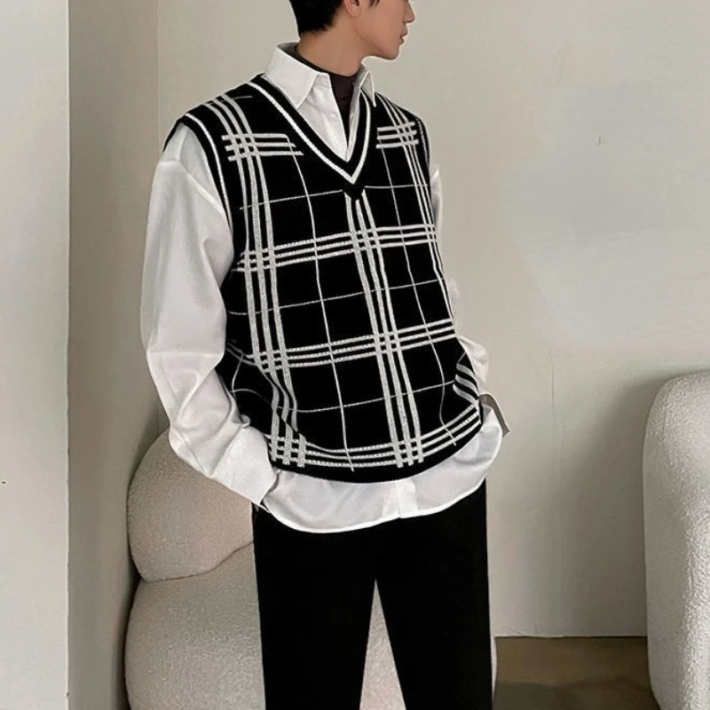 

New Plaid Knitted Sweater Vest Men Autumn Korean Fashion V-neck Sweater Vest College Style Loose Casua Harajuku Sweater