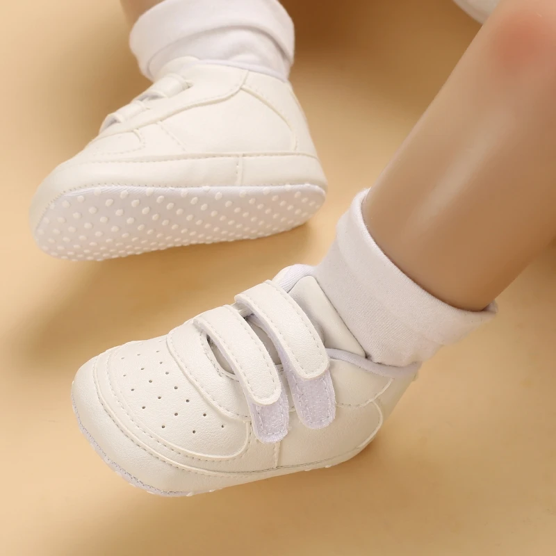 Zapatos de bebé recién nacido para niños y niñas, zapatillas deportivas clásicas de suela suave de cuero PU Air Force 1, mocasines de cuna de primer paso, zapatillas informales