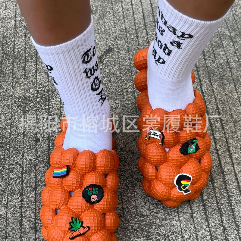 

Шлепанцы с подвесками для мужчин и женщин, пляжные сандалии-пузыри, тапки на платформе, для дома, размер 35-48, лето 2022