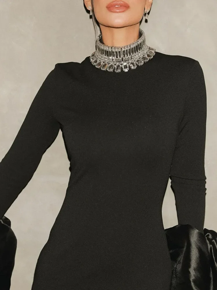 Элегантное женское зимнее теплое платье с длинным рукавом украшенное