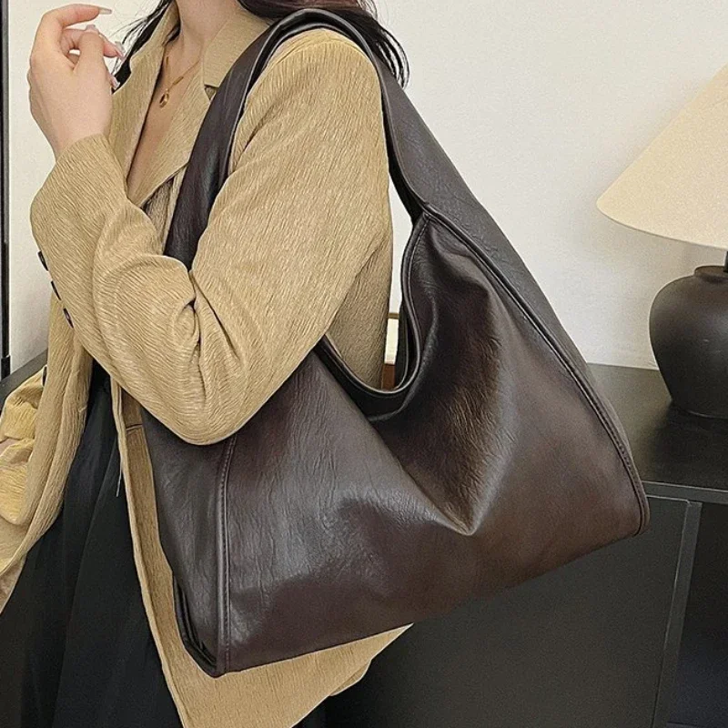 PU Solid Color Western Style 2024 New Women's Shoulder Bag Buckle Simple Fashionable Handbag Soft Versatile Commuting Tote