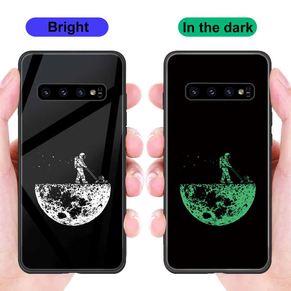 

Astronaut Planet Phone Case for Samsung Galaxy S22 S21 S20 FE Ultra S10 S9 Plus Note 20 10 9 Lite Luminous Tempered Glass Cover