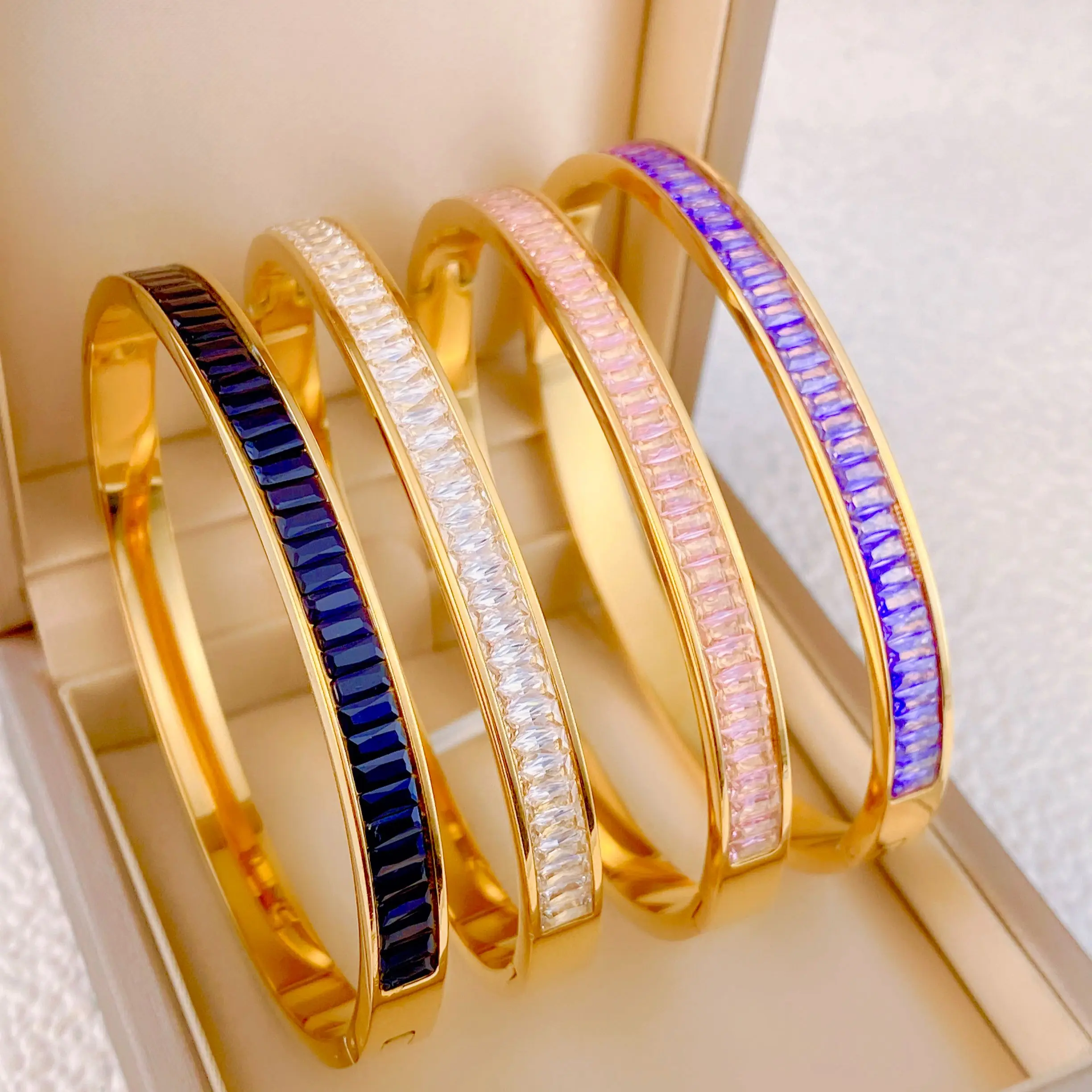 

Fashion square drill color drill stainless steel women's bracelet French light luxury bracelet