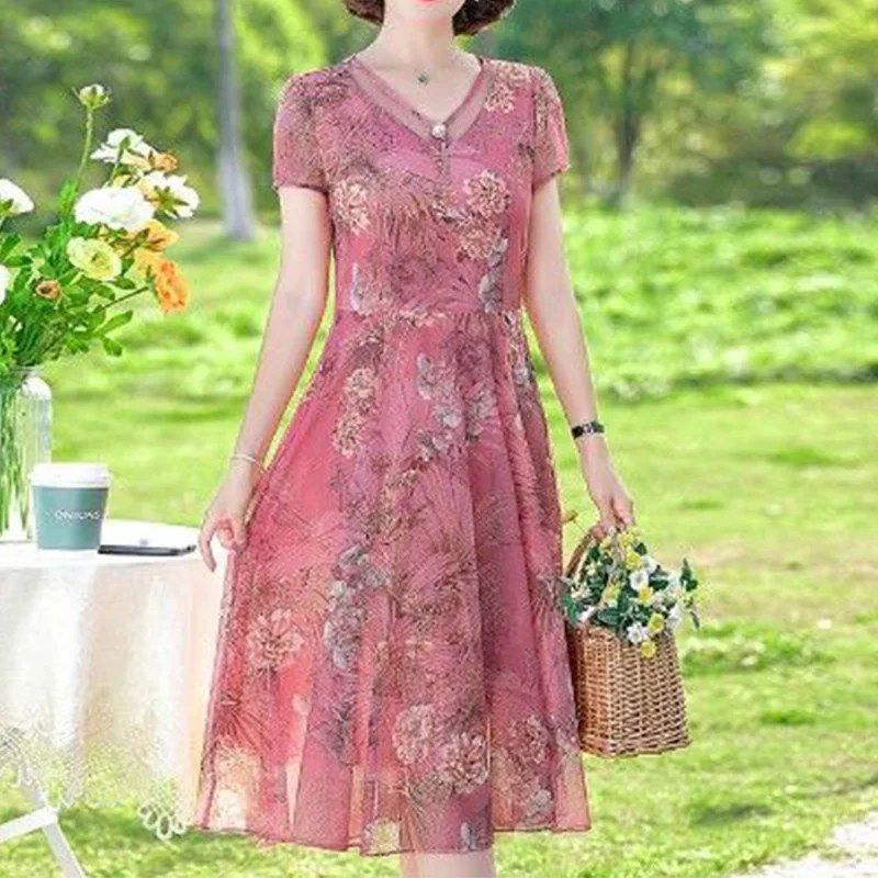 Шифоновое кружевное платье с коротким рукавом V-образным вырезом и цветочным