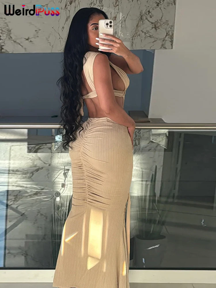 Женское облегающее мини-платье с вырезами и открытой спиной