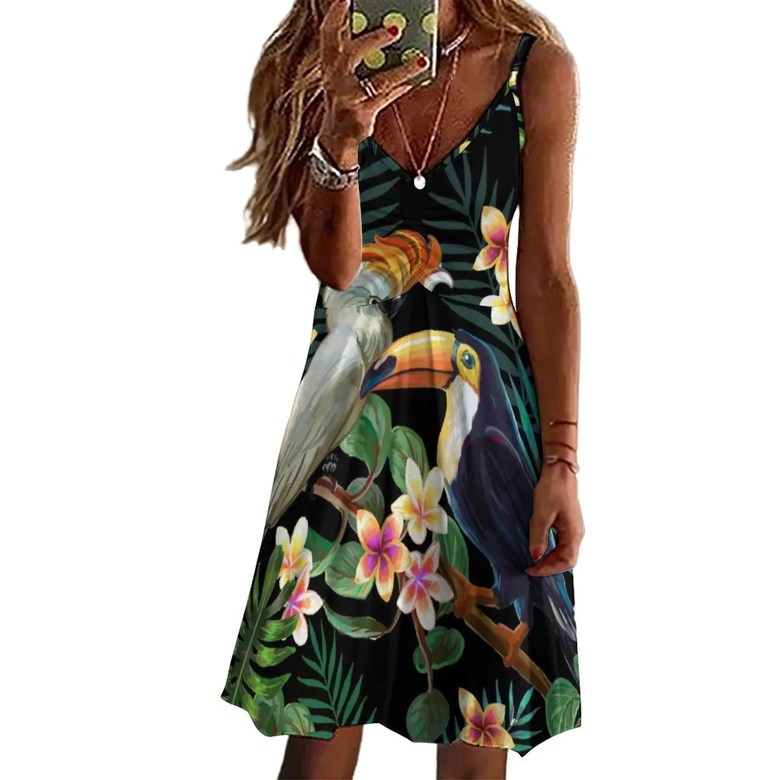 

Женское летнее платье с высокой талией и цветочным принтом