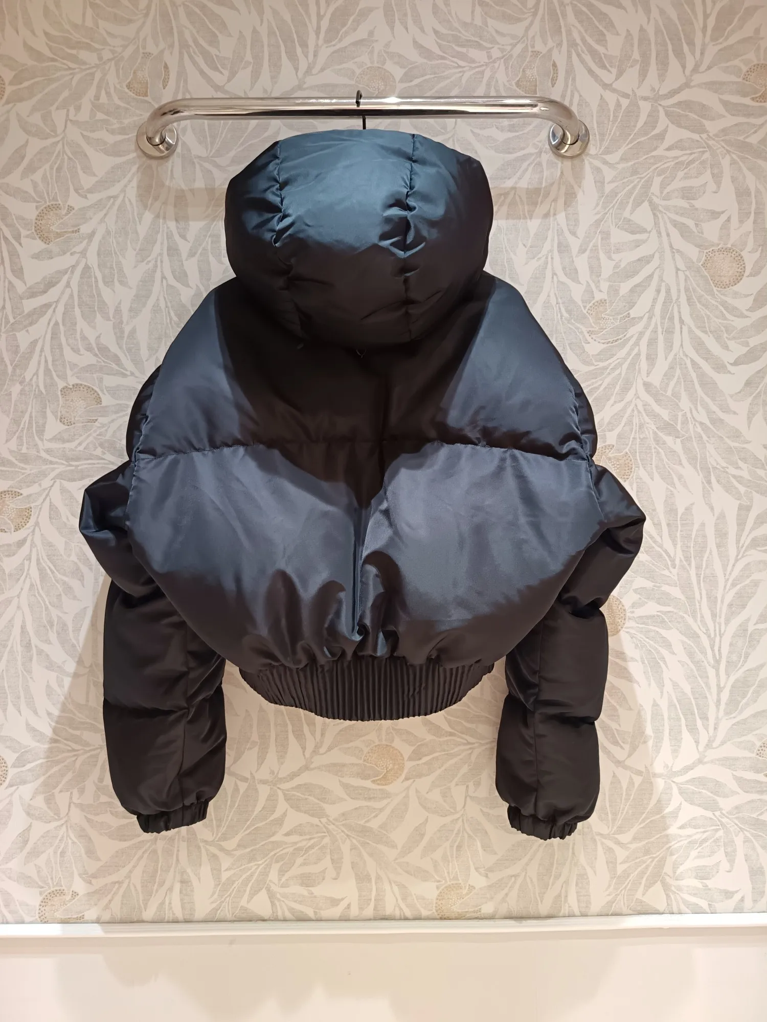 Traffic 2024 женская модная стильная классическая черно-белая майка на бретелях