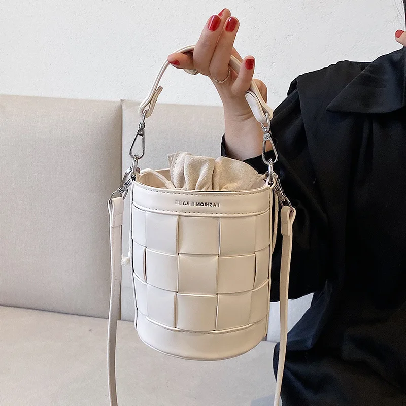 

2022 New Ladies Candy Color Woven Shoulder Bag Fashion Trendy Handbag High Quality Net Red Texture Bucket Bag Messenger Bag
