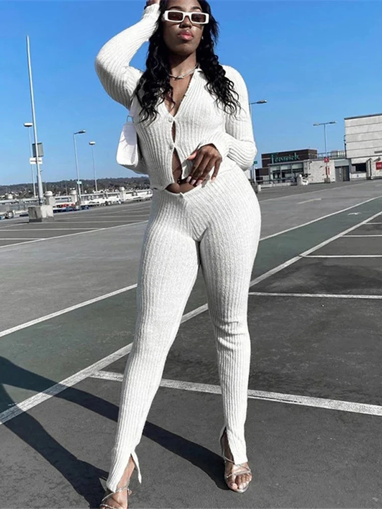 

Женский трикотажный комбинезон в рубчик, с V-образным вырезом и высокой талией