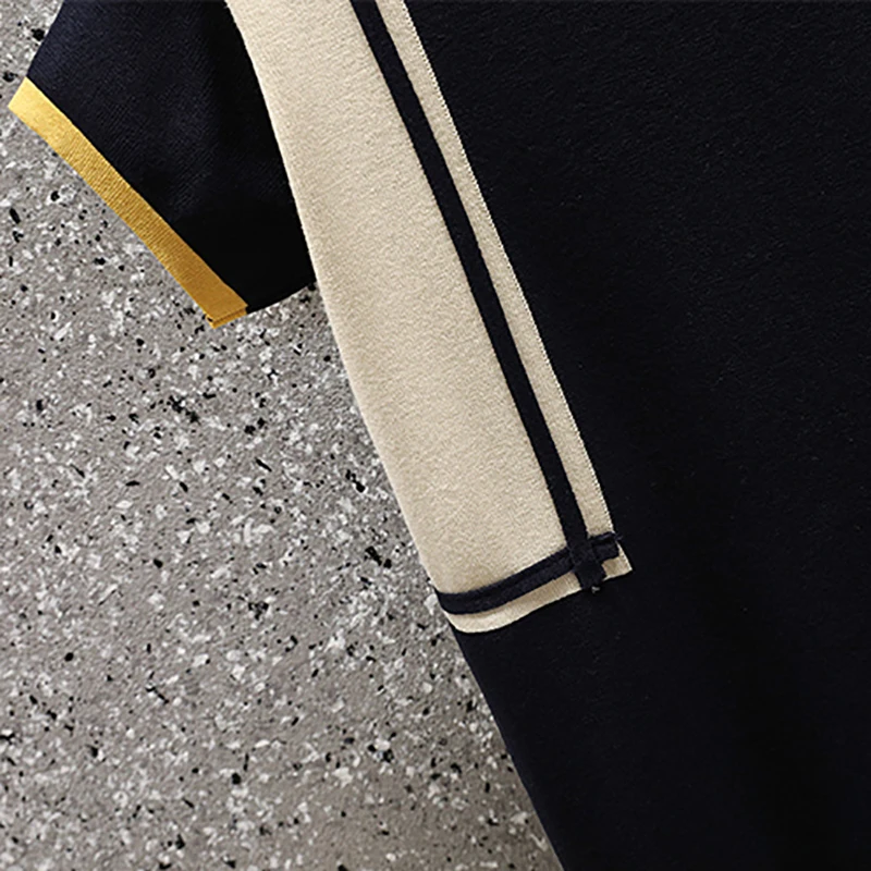 Женское трикотажное платье-миди с воротником-поло черное облегающее Хлопковое