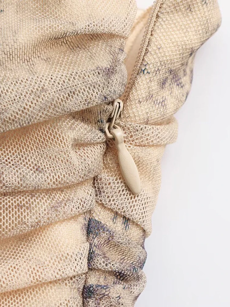 Женское облегающее платье с градиентным принтом на тонких бретельках