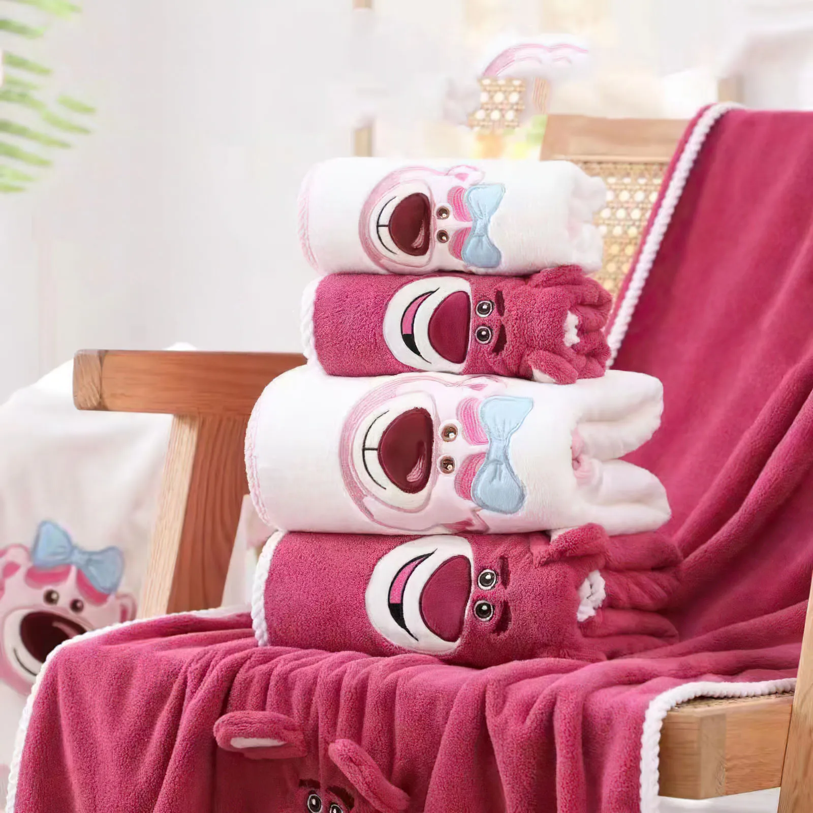 

Strawberry Color Face Bath Towel Set Two-piece Cartoon Bear Embroidery Beach Towel Nap Cover Blanket Absorbent Soft Thickening