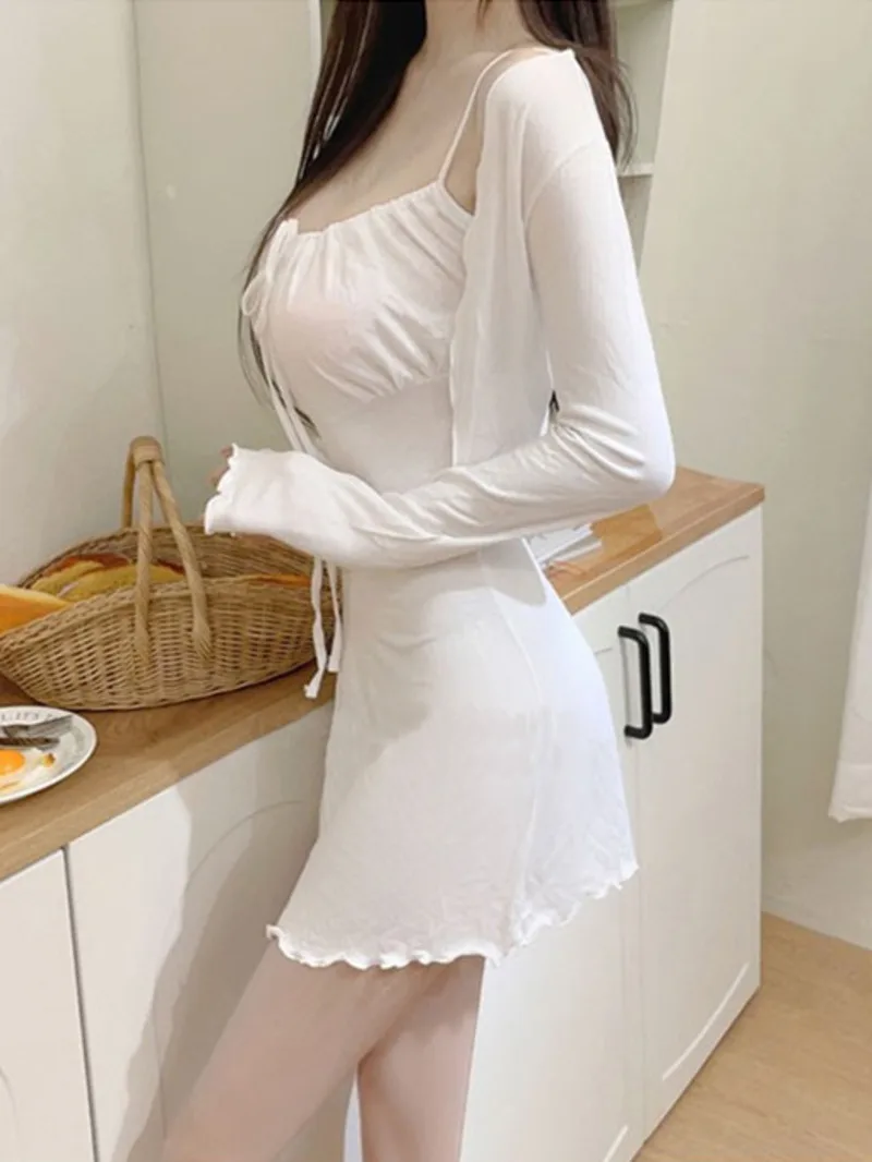 Женский комплект из двух предметов короткое платье на бретельках с запахом и