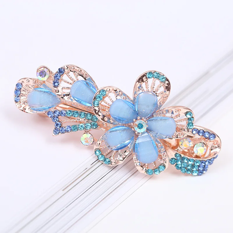 

Fashion Ladies Rhinestone Flower Hollow Color Butterfly Hairpin Sweet Acrylic Crystal Peacock Spring Clip Female Headwear Gift