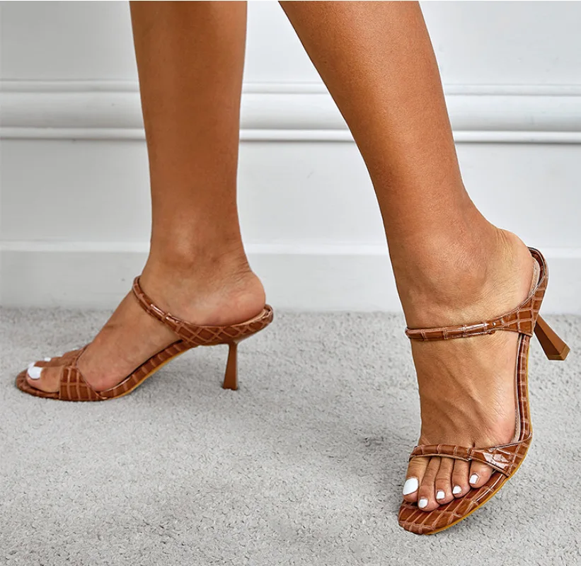 

Обувь на низком каблуке в римском стиле, базовые туфли из искусственной кожи на толстом каблуке, базовая обувь из искусственной кожи на рези...