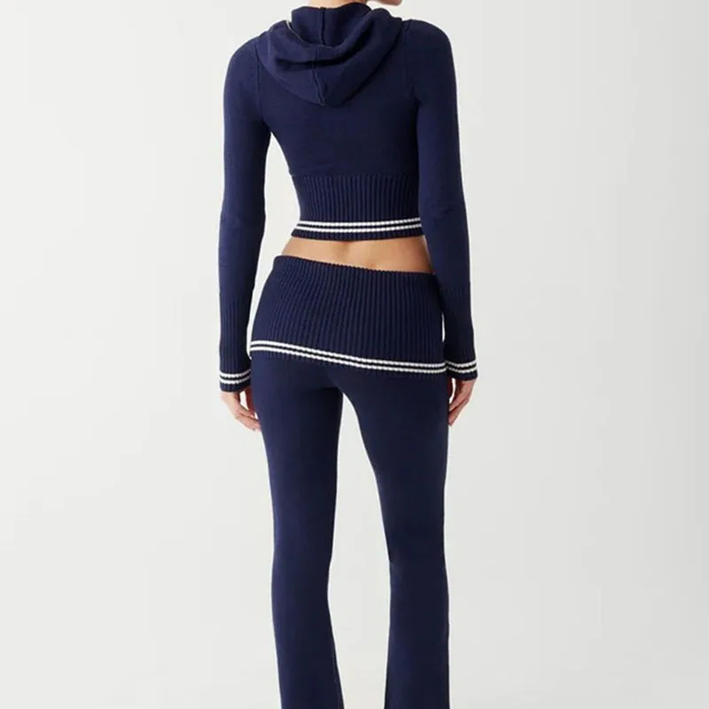 Облегающий вязаный комплект брюк в полоску с отворотами и длинным рукавом