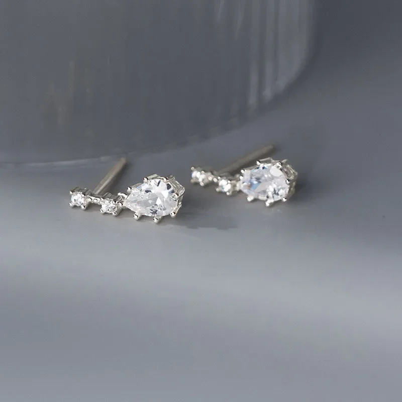 Женские серьги-гвоздики из серебра 925 пробы с фианитом