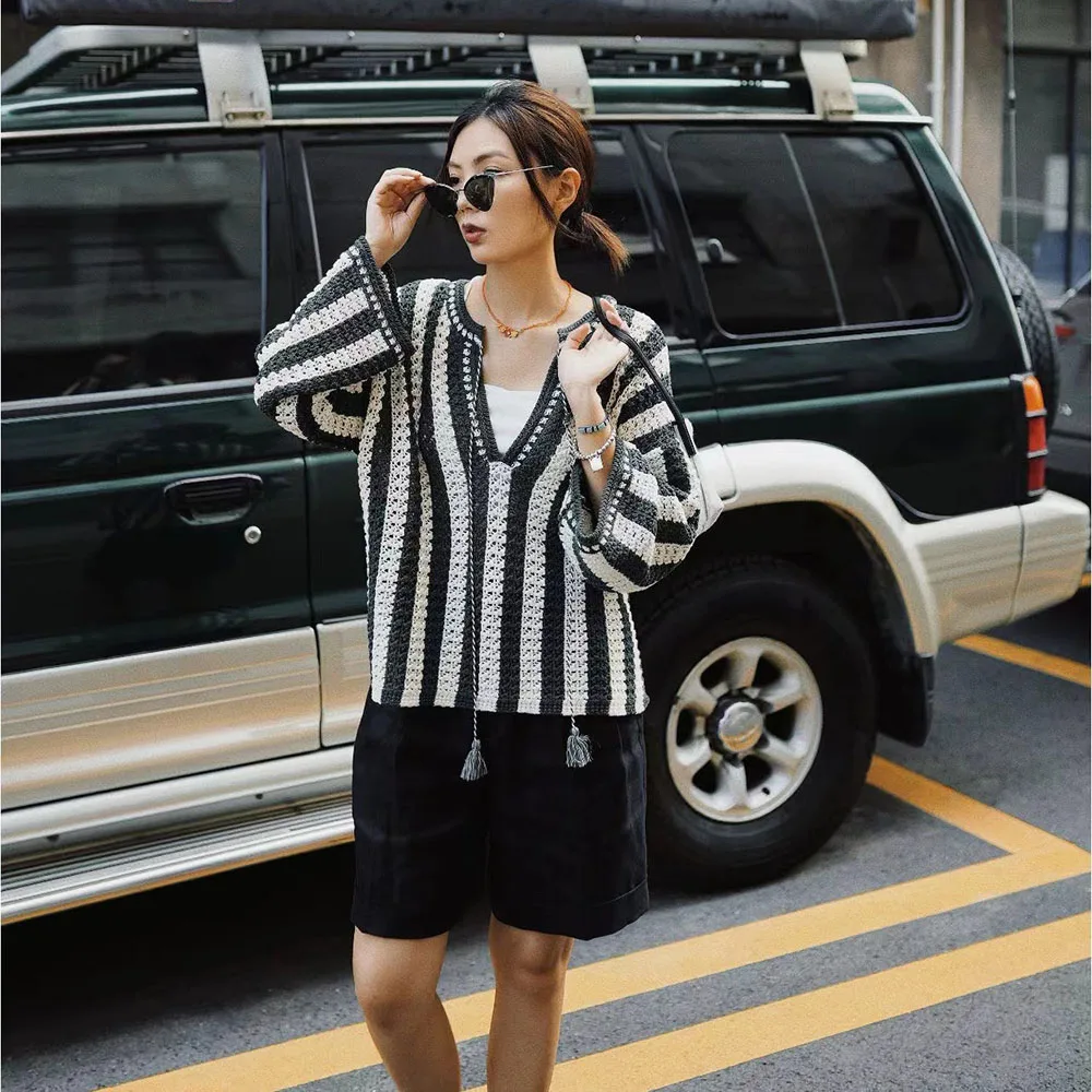

Women Crochet Hollow-out Basic Classic Chic V-neck Black-white Striped Top 2023 Summer Vacation New In