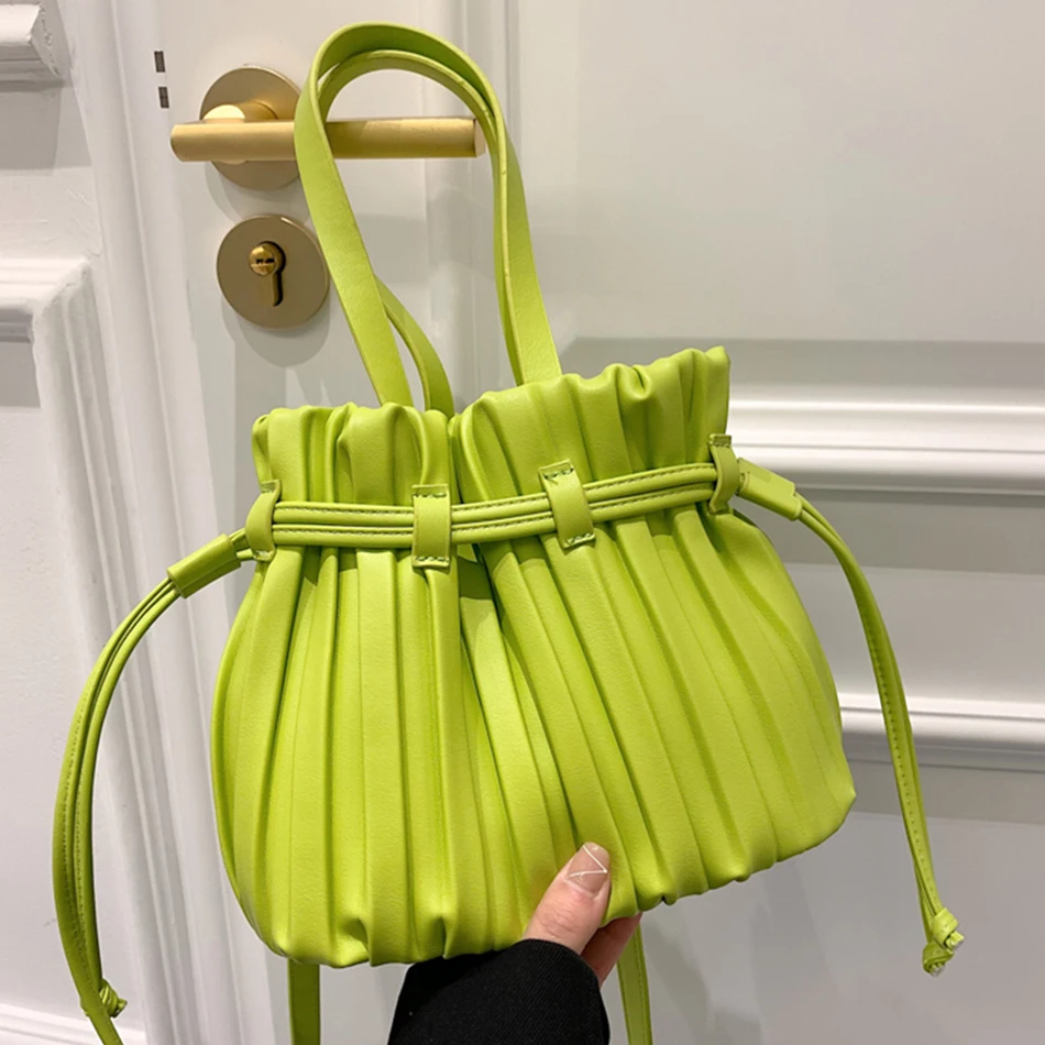 

Luxury PU Leather Basket Bags Fashion Designer Pleated Women Small Shoulder Bag 2022 Summer Trend Bucket Handbag Purse Cute Tote