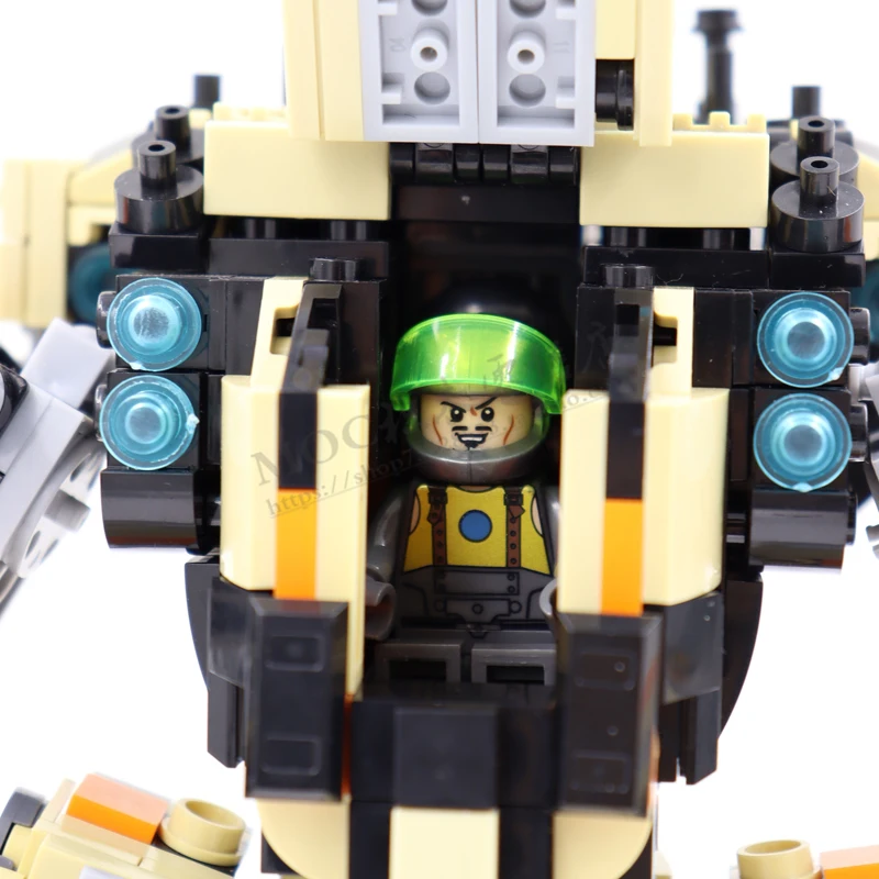 Детский конструктор Боевая война 15 см 626 деталей