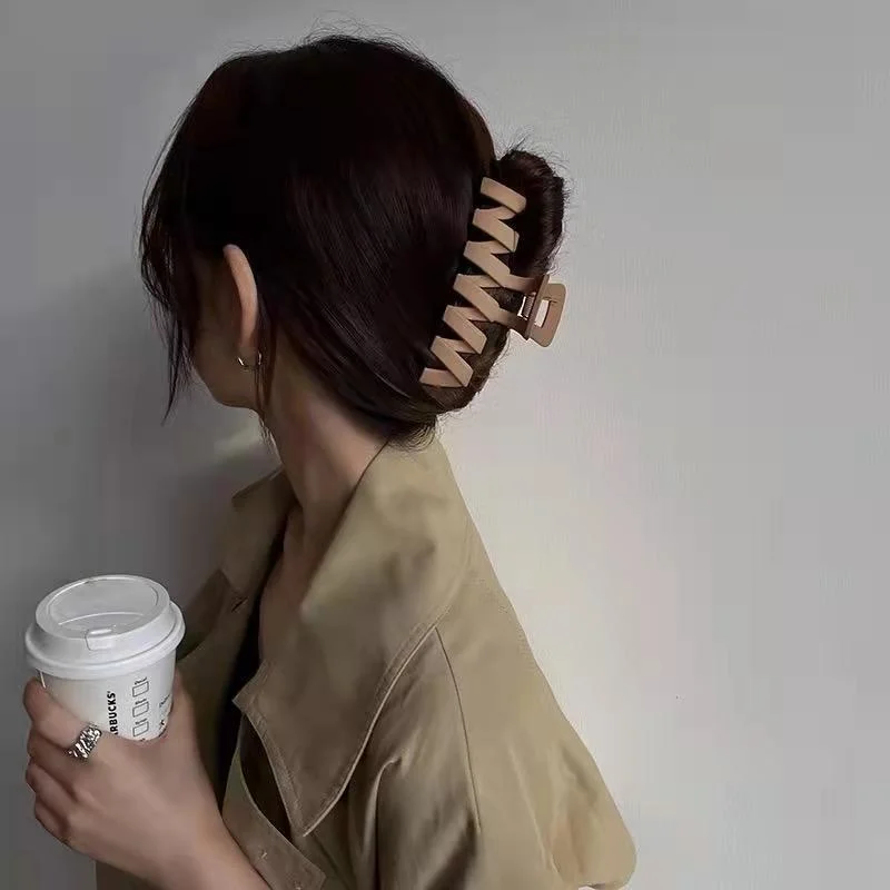 Женские крупные заколки для волос в Корейском стиле элегантные матовые