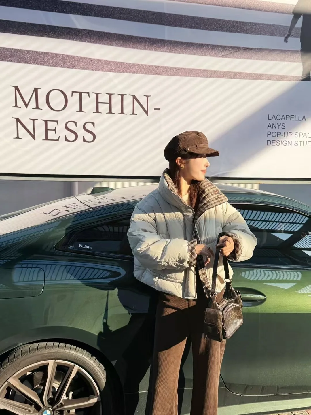 2024 зимний клетчатый пуховик контрастного цвета с воротником-стойкой короткий