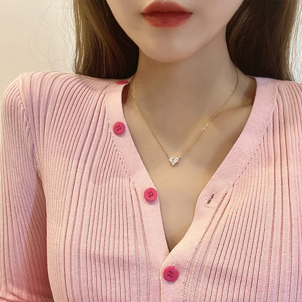 

Korean Fashion and Temperament Collarbone Chain, Female Niche Design Sense, Micro Inlaid Zircon Peach Heart Necklace Gift