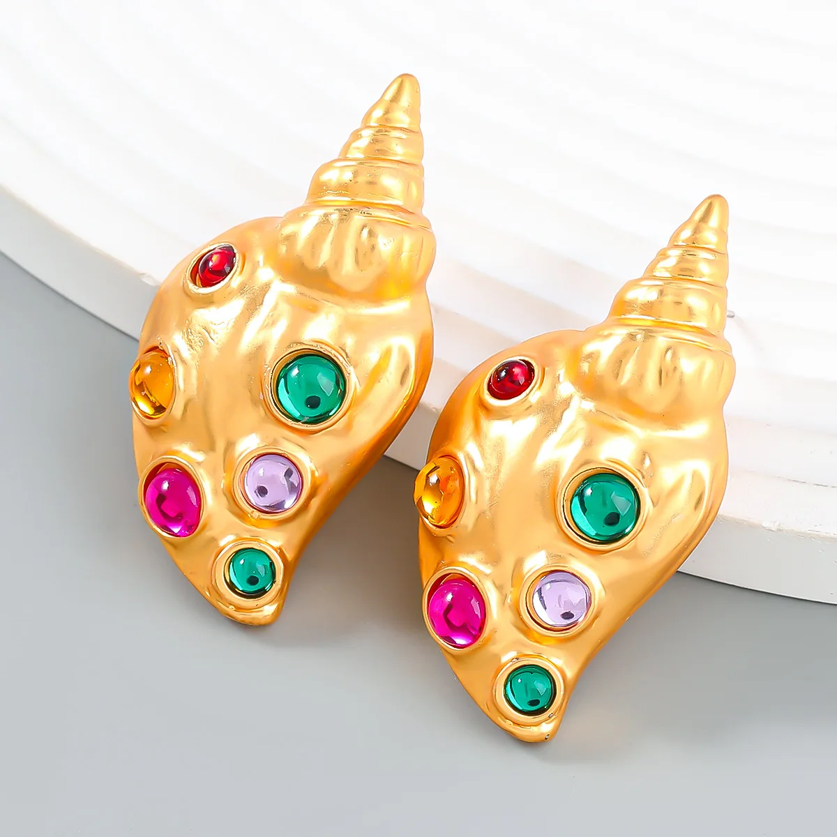 Серьги-гвоздики в дворцовом стиле женские украшенные бриллиантами форме