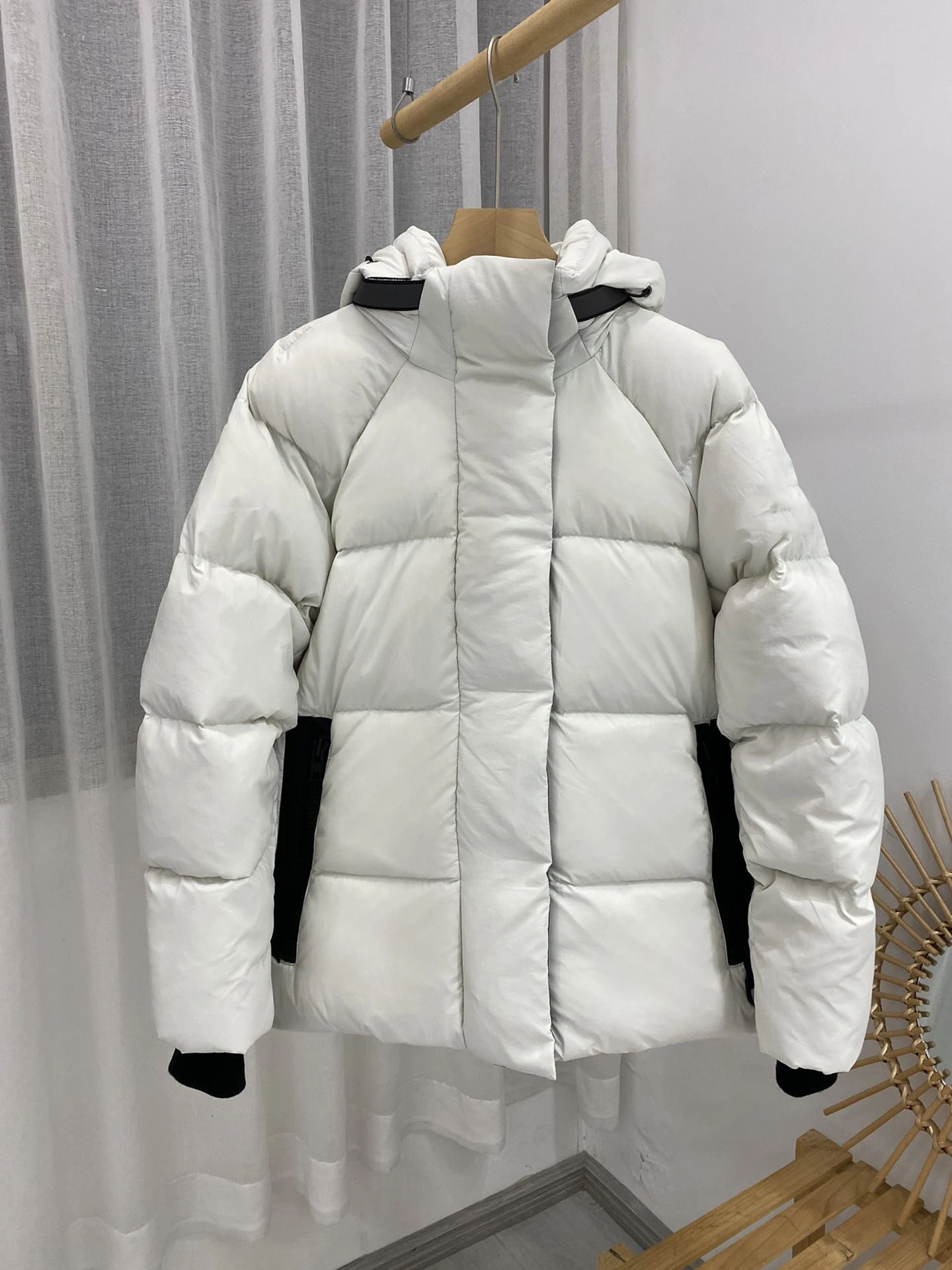 New Canada Women's Hooded Short Down Jacket 2022 Winter Men's Loose Casual Thick Warm Goose Down Coat