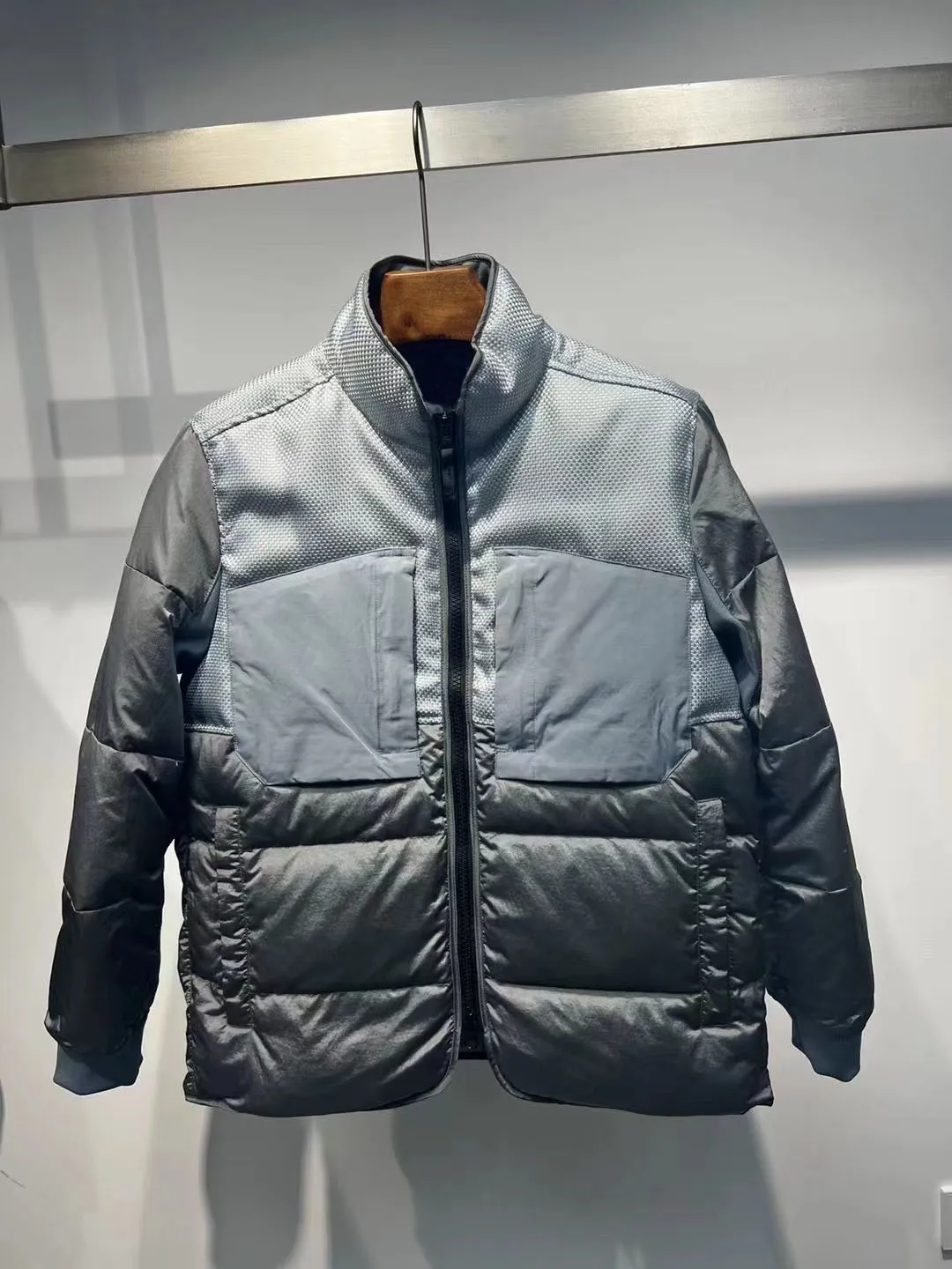 

Зимний мужской пуховик с компасами 0478