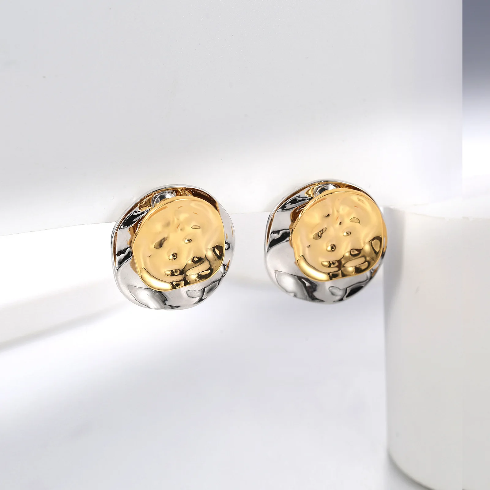 

Fashion Contrast Color Irregular Shape Metal Earrings