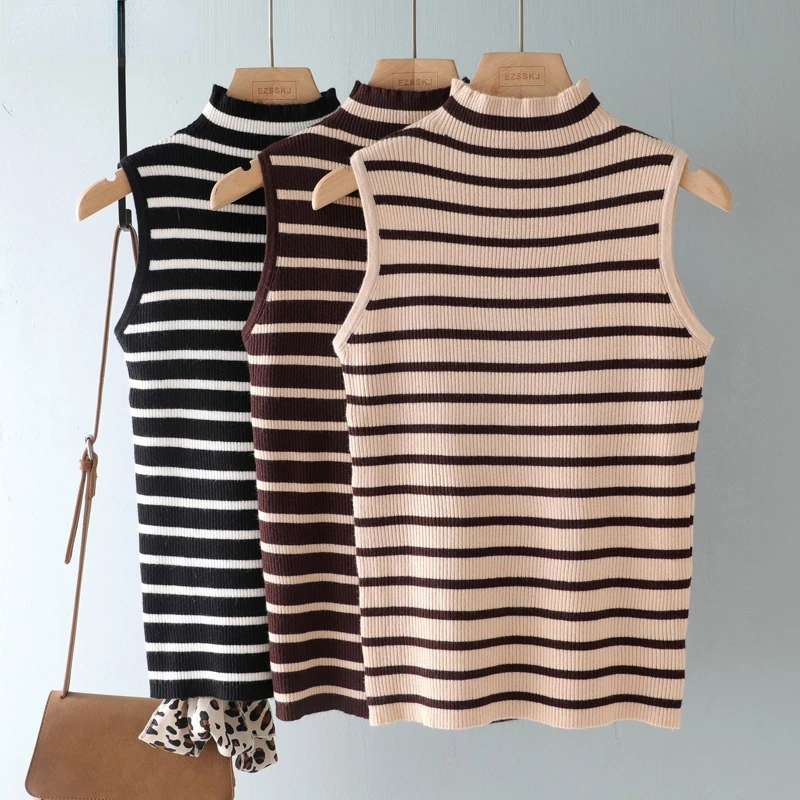 

Женский трикотажный свитер в полоску, с высоким воротником