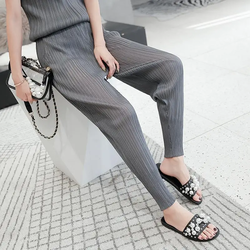 

Women Casual Loose Harem Pants Summer Thin Miyak Pleated Solid Color Pocket Carrot Pants Female Mid Waist Cropped Trousers