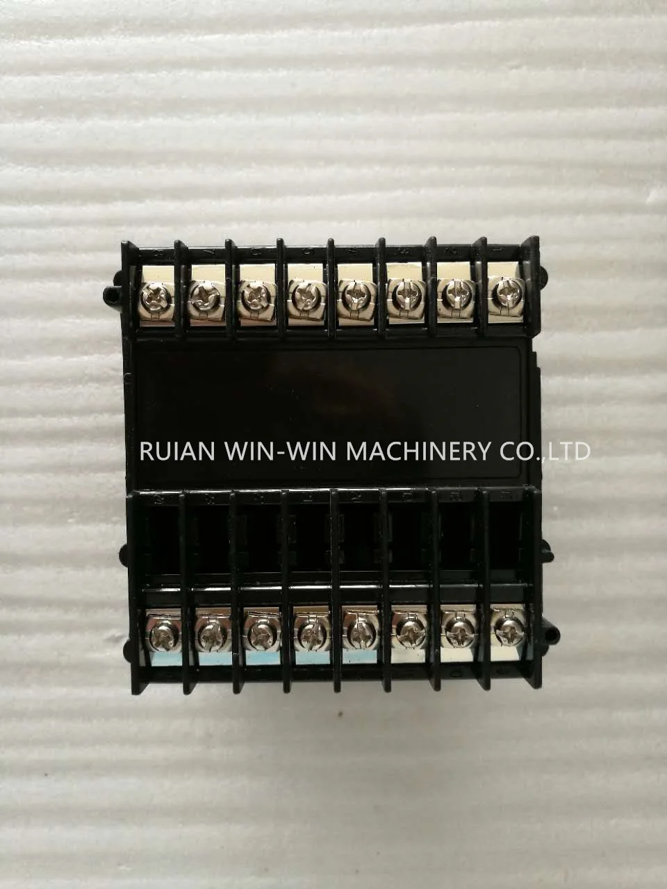 

Фотоэлектрический корректирующий регулятор для станков для разделения пластика и тонкой пленки