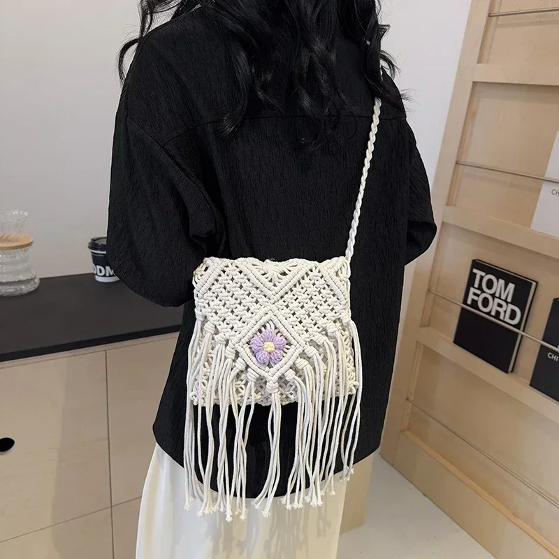 Соломенная женская сумка с кисточками 2024 модная пляжная для курорта трендовые