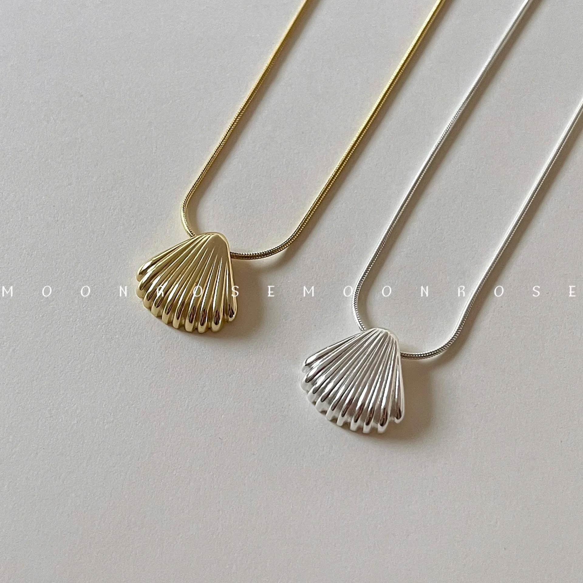 

Fashion Titanium Steel Shell Pendant Necklace for Women Clavicle Chain Necklace Charm Jewelry Accessories