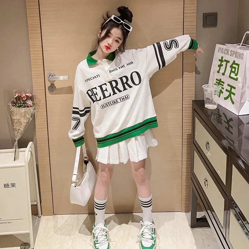 

Комплект рубашки для девочек, новинка 2023, весенний свитер для детей среднего и старшего возраста, плиссированная юбка, спортивный комплект ...