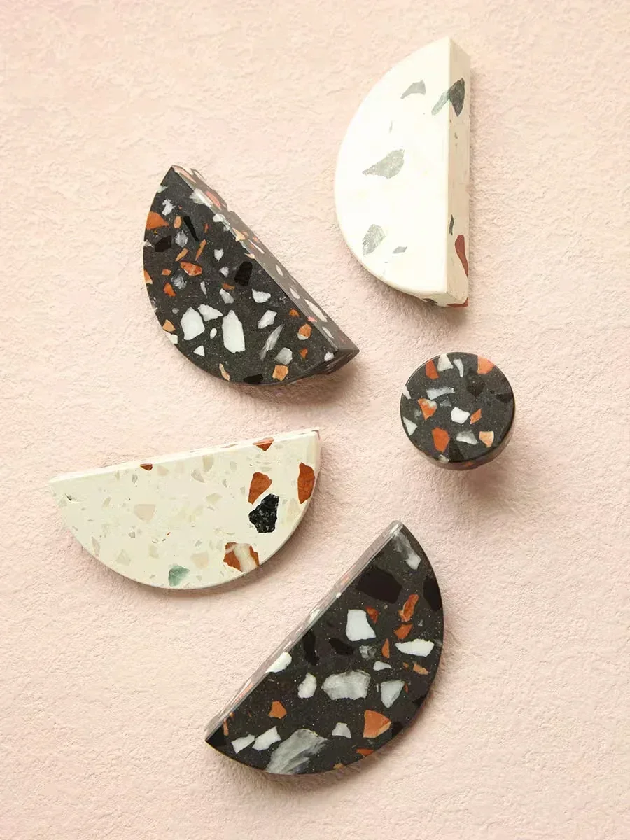 

Ручки для шкафов из латуни и мрамора