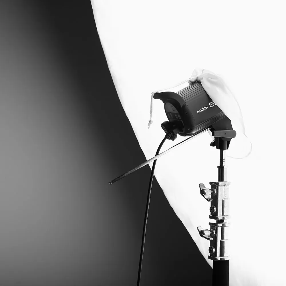 Фото Зонт-рефлектор Godox 70 дюймов (178 см) черно-белый для студийного освещения с большим рассеивателем №4